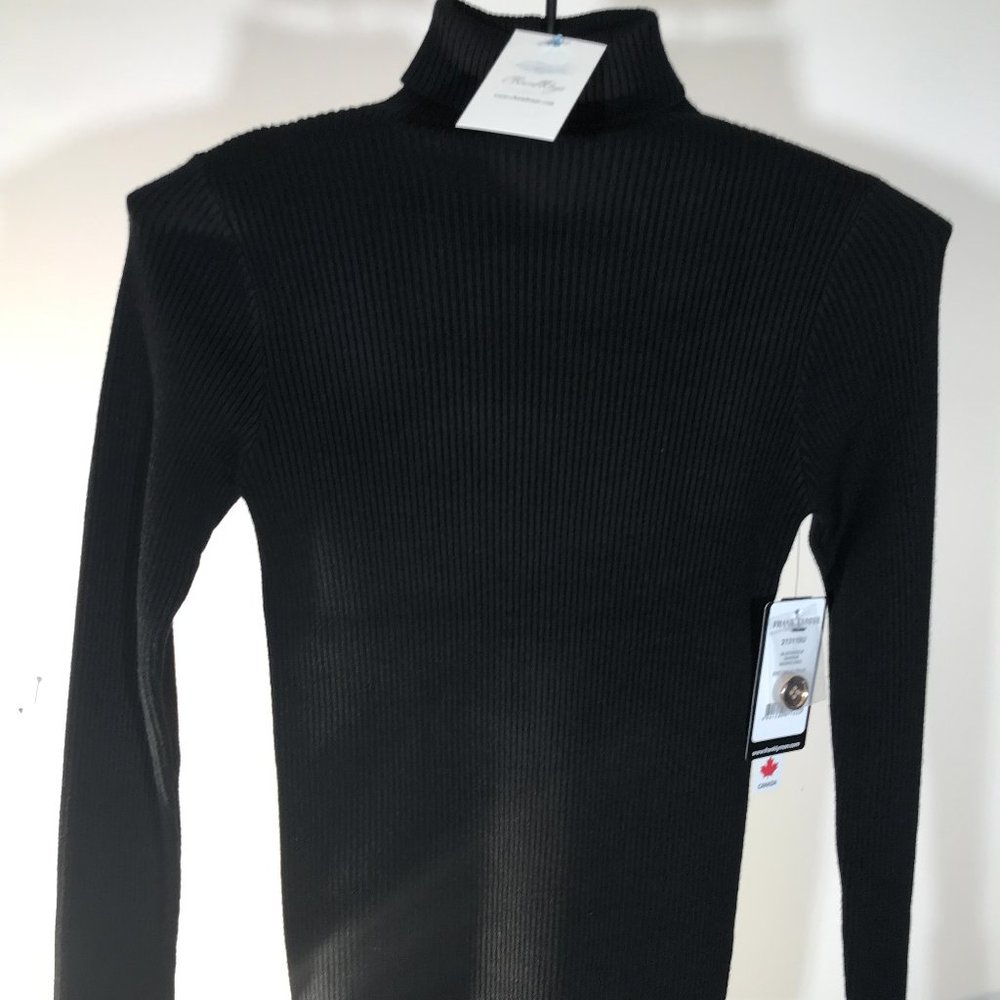 Frank Lyman turtleneck sweater